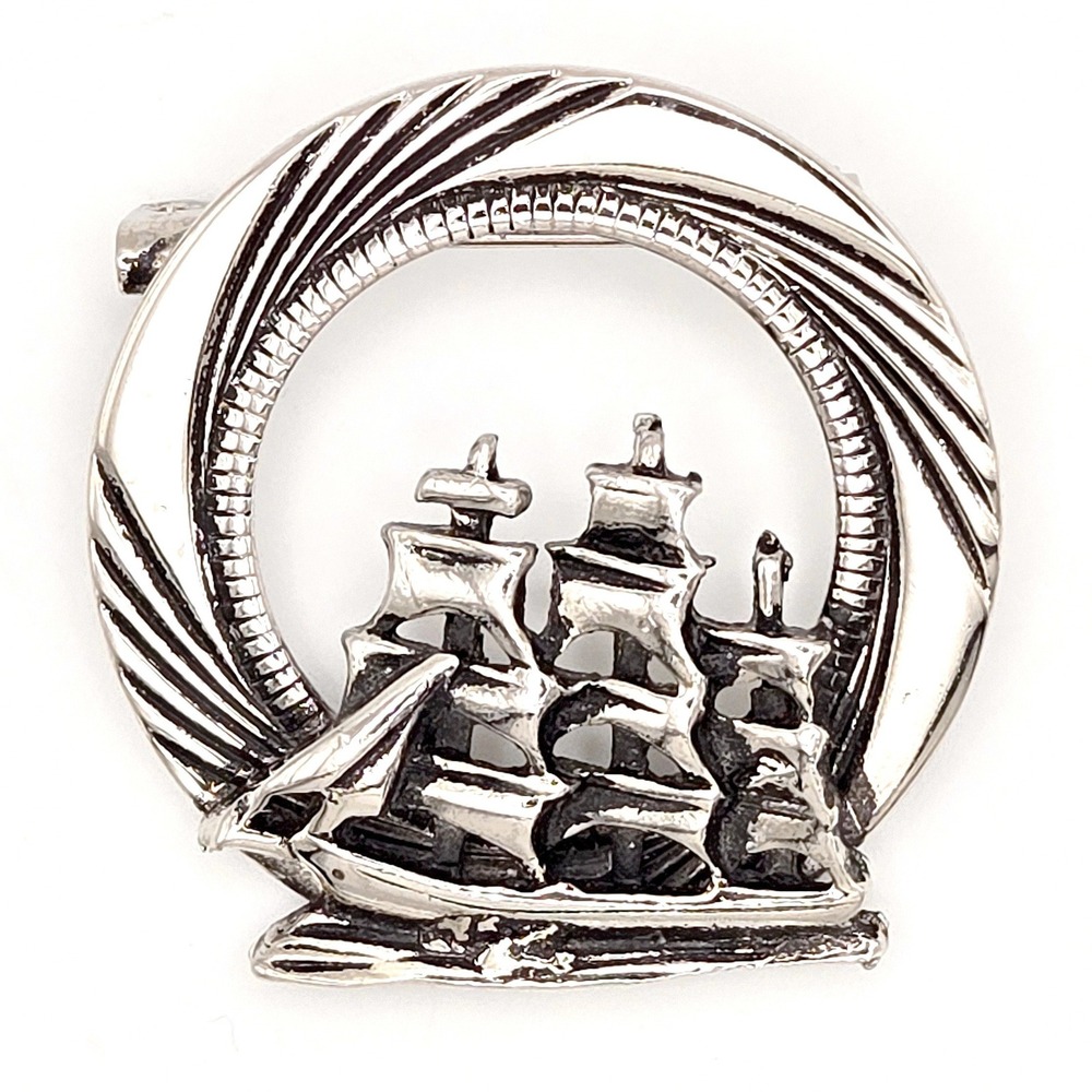 Silver Tone Round Full-Rigged‎ Clipper Ship Brooch Pin Nautical Maritime Vintage